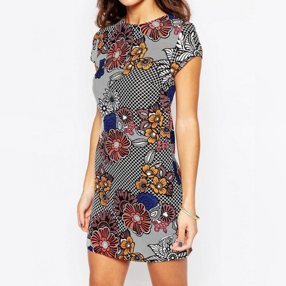 Glamorous Petite Cap Sleeve Floral Print Mini Shift Dress - Picture 1 of 11